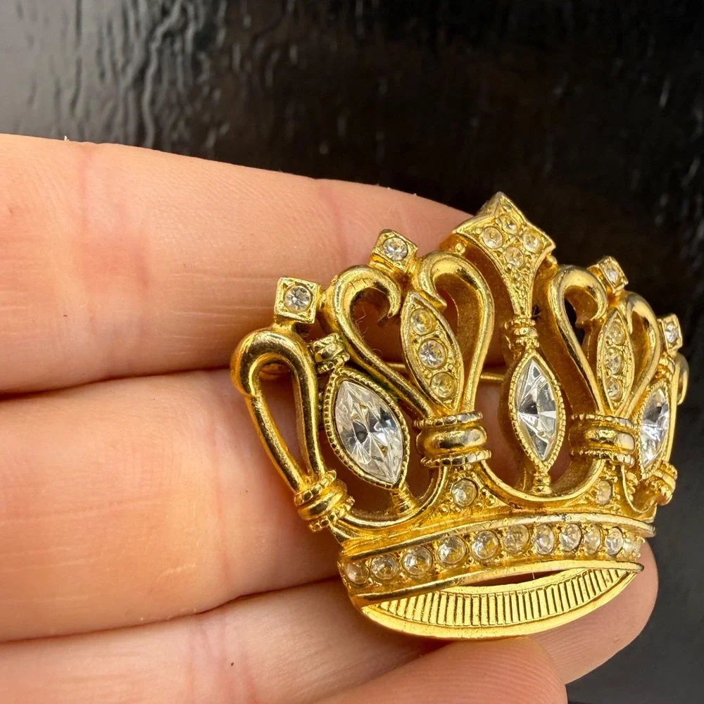 Vintage KJL Avon Crown Brooch Gold Tone Rhinestone Signed Kenneth Jay Lane